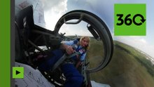 Une femme-pilote russe réalise d’impressionnantes figures de voltige