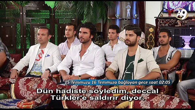Saat 02:05 Adnan Oktar darbe girişimi gecesi ‘Deccal (İngiliz derin devleti) Türklere saldırır’ hadisini okudu.