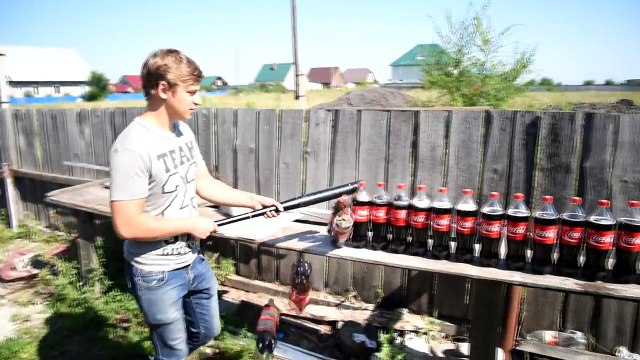 SLOW MO - МЕТАЕМ НОЖИ В КОКА-КОЛУ!