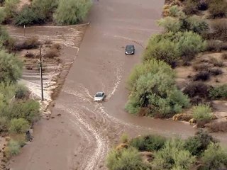 RAW VIDEO: Several cars stuck during Phoenix area floods