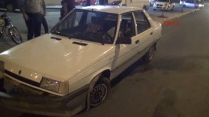 Adıyaman-Refüje Çarpan Otomobildeki Sürücüsü Yaralandı