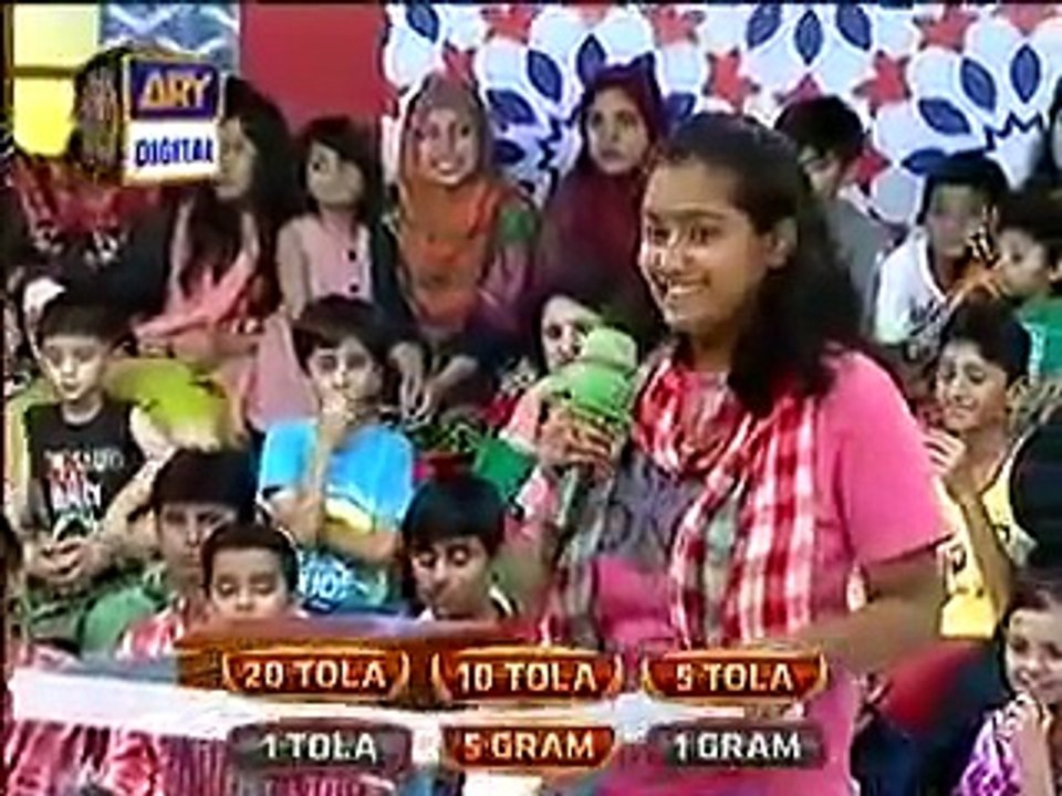 Fahad Mustafa's wife in Jeeto Pakistan, Fahad says I LOVE YOU to his wife