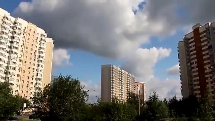 Un atterrissage risqué proche des building