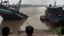 Large boat capsizes in the Yangtze River in an instant