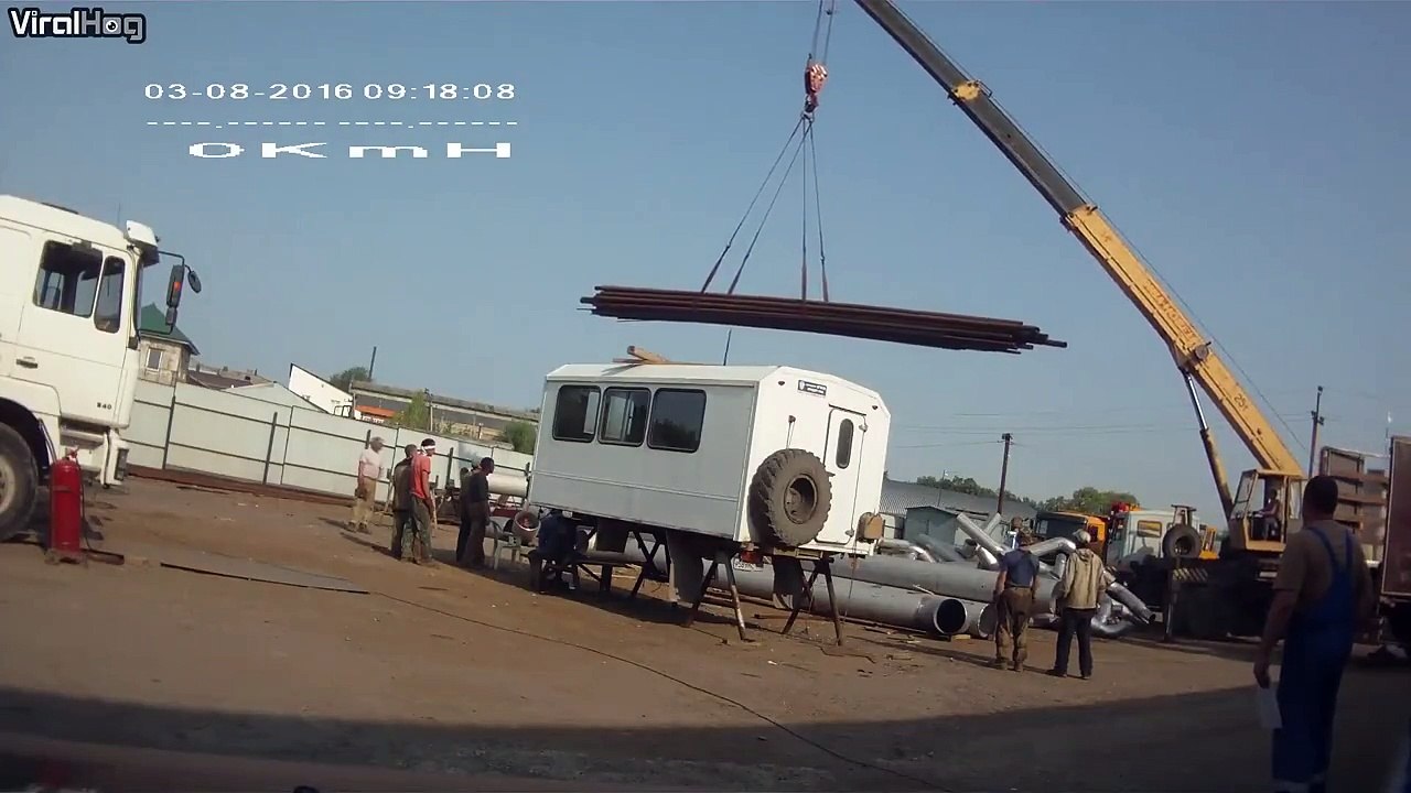 Chargement trop lourd pour cette grue... Oups!!!