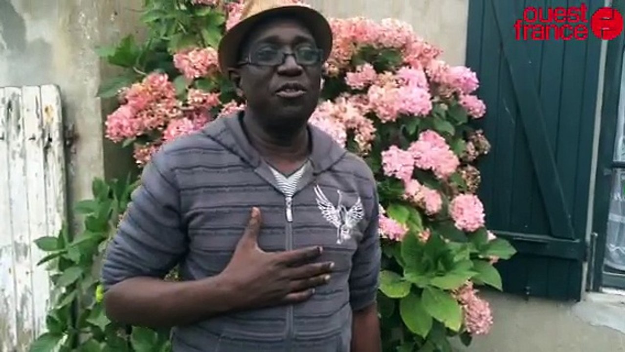 Le musicien Vieux Mac Faye répète pour le festival Couleurs d'Afrique à La Bernerie