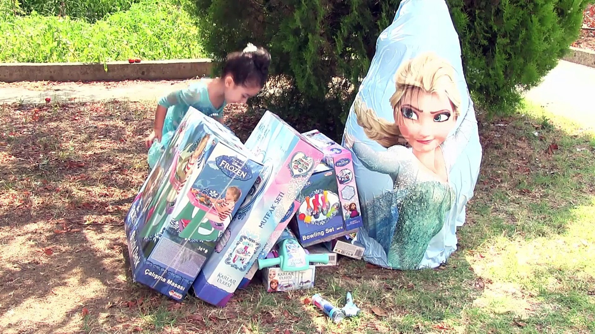 Karlar Ülkesi KOCAMAN Dev Sürpriz Yumurta Açma Frozen Elsa Anna Oyuncakları  - Dailymotion Video