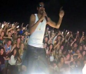 42 Injured After Railing Collapses at Snoop Dogg-Wiz Khalifa Concert in New Jersey