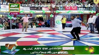 Man’s Pant Got Off in Fahad Mustafa’s Live Show While Doing Sit Ups