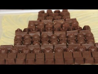 لوحة من قوالب الشكولاتة  | سالي فؤاد