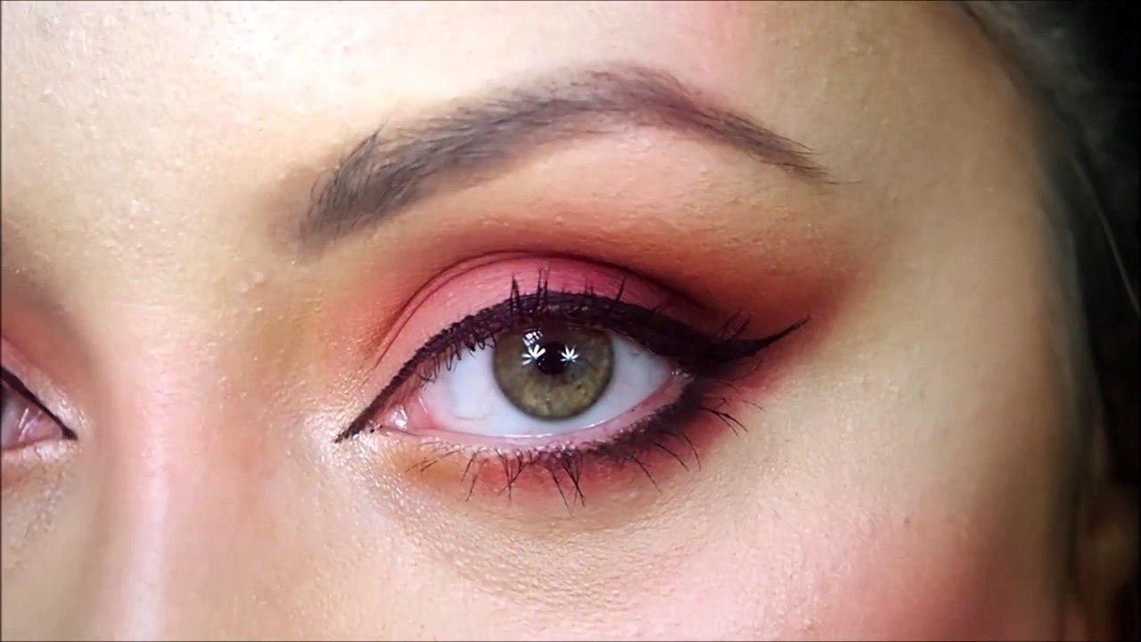 Výrazné oči a tmavé rty _ Nevaz se. Odvaz se!