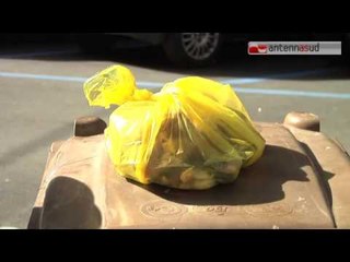 Tg Antenna Sud - Decaro rovista tra i sacchetti:  "Ecco perchè i turisti vanno a Lecce"