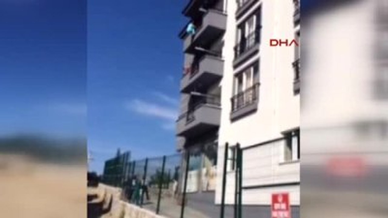 Bartın İntihar Etmek İsteyen Kadın Kendisini Tutmak İsteyen Görevlinin Üzerine Düştü