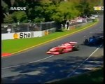 Australia 1998, F1 - Hakkinen tira dritto in corsia dei Box.