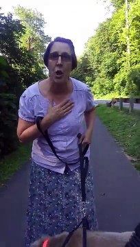 Cycliste en vélo électrique agressé par une passante