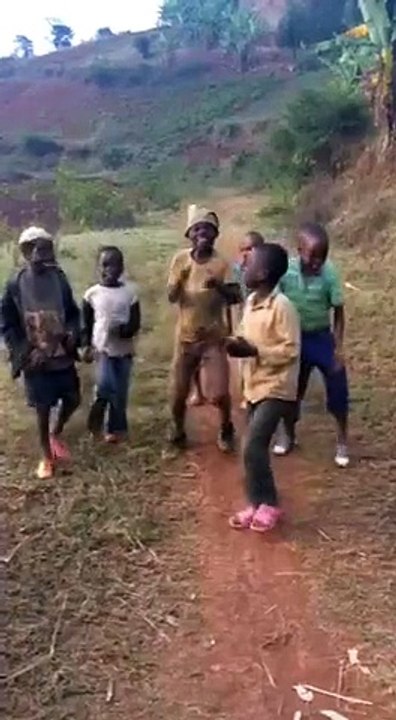African Child singing Pakistani Tera Pakistan hy ye Mera Pakistan