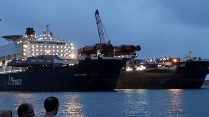 Recordschip Pioneering Spirit vertrekt / Rotterdam Europoort 2016
