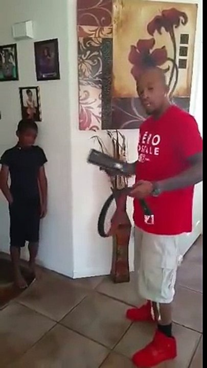 Ce papa détruit la X-Box de son fils pour le punir