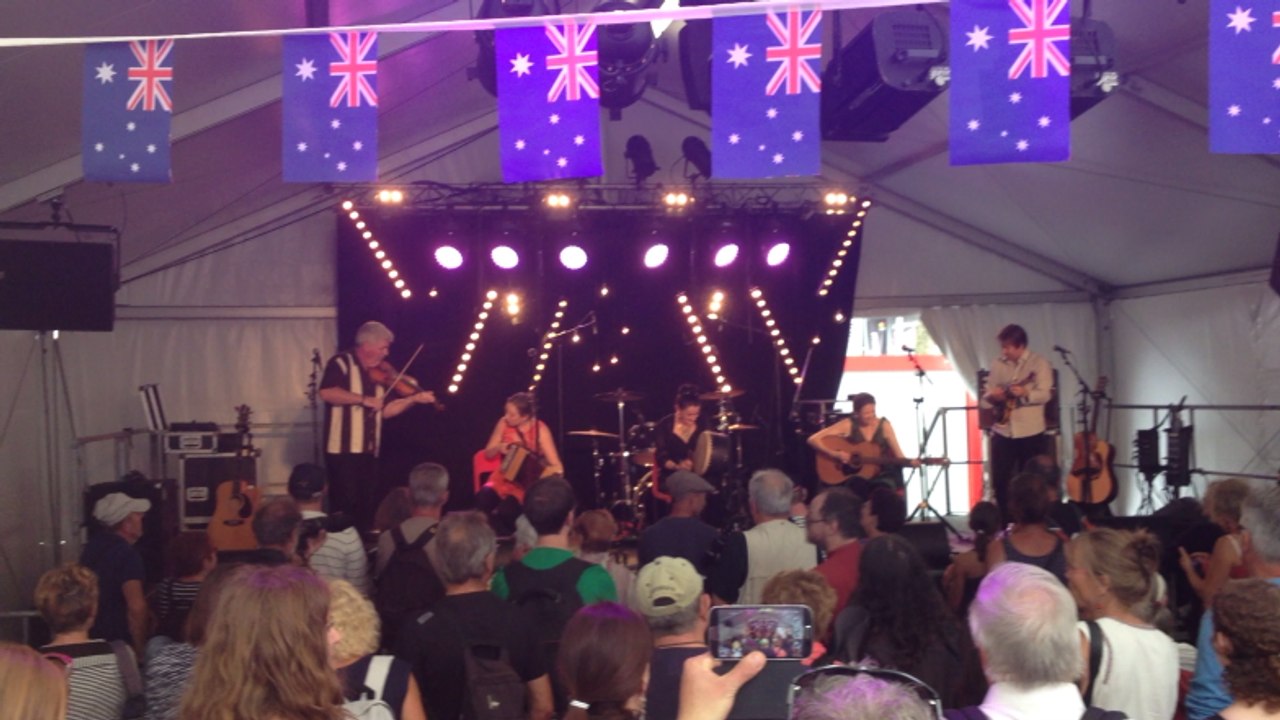 Une centaine de festivaliers au pavillon australien