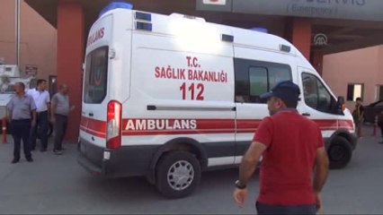 Ambulans ile Kamyonet Çarpıştı: 9 Yaralı