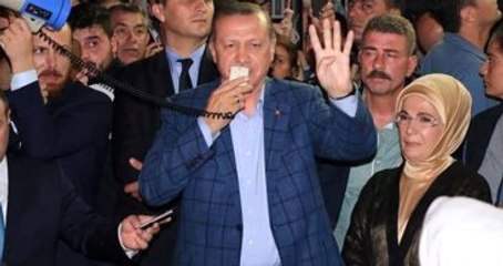 Erdoğan Şehit Evini Ziyaret Etti, Konuştuğu Megafonu Bilal Erdoğan Tuttu