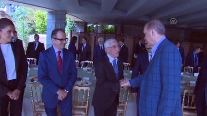 Tekrar) Cumhurbaşkanı Erdoğan, Bazı Gazeteciler ve Medya Kuruluşlarının Temsilcileriyle Bir Araya...