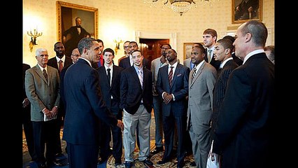 Drake brings Derrick Rose and son on stage at MSG
