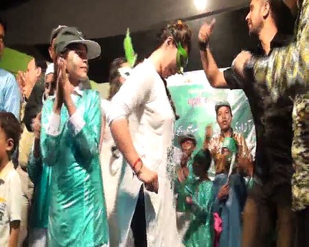 آزادی کے رنگ ، خصوصی بچوں کے سنگ ۔ کلک میگزین اینڈجیوے پاکستان خصوصی بچوں کے پروگرام میں عامر سمیع خان قومی گیت پیش کرت