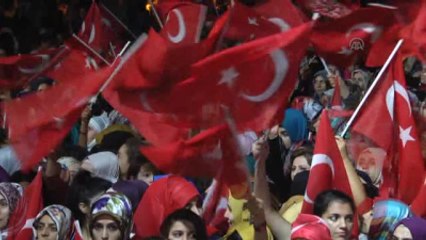 Vatandaşların "Demokrasi Nöbeti" Sürüyor