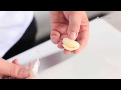 Como tirar a pele do alho