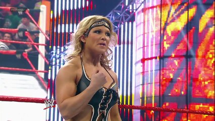 Divas Championship: Layla © vs. Beth Phoenix