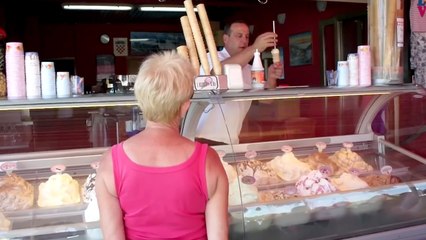Une maman se fait offrir une glace insolite