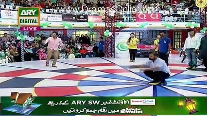 Man’s Pant Got Off in Fahad Mustafa’s Live Show While Doing Sit Ups