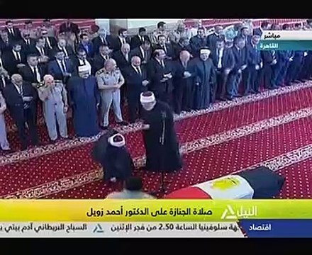 بالفيديو.. بدء صلاة الجنازة على العالم الراحل أحمد زويل بمسجد المشير