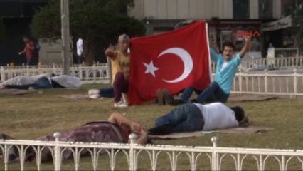 Taksim Meydanı'nda Demokrasi Nöbeti
