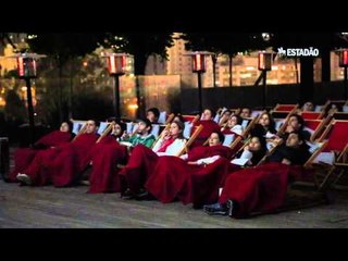 Mesmo com o frio, sessões de cinema ao ar livre atraem paulistanos