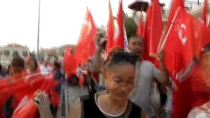 Foça'da Demokrasi İçin Binler Yürüdü