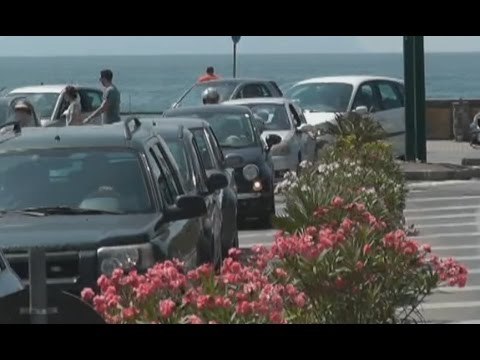 Napoli - Cambia senso di marcia, traffico in tilt in via Caracciolo (01.08.16)