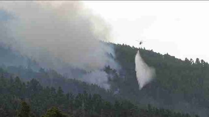El incendio en La Palma sigue fuera de control y obliga a evacuar otros dos pueblos