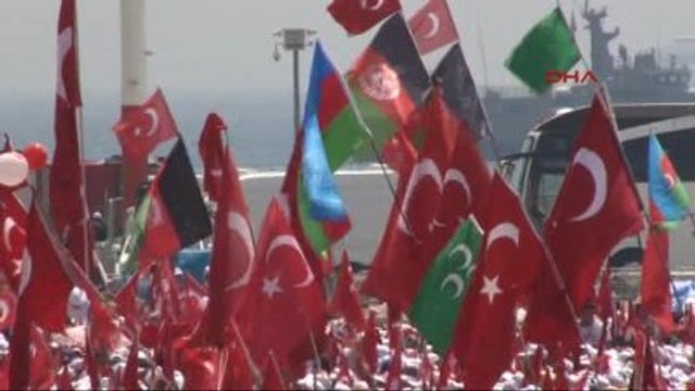 Miting Alanında Anons; Sadece Türk Bayrağı Taşınsın