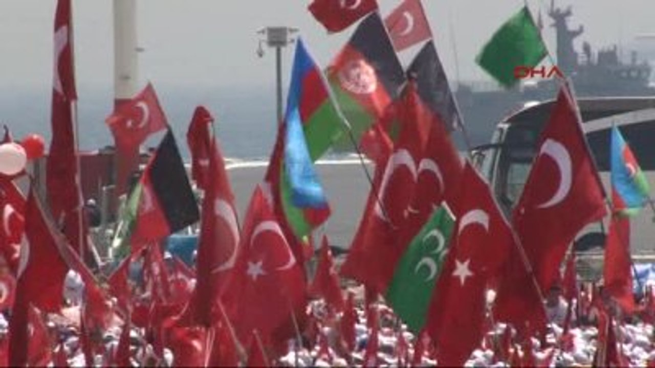 Miting Alanında Anons; Sadece Türk Bayrağı Taşınsın