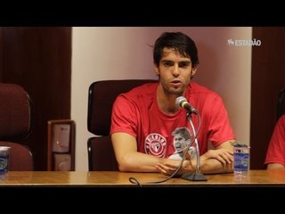 Diante de milhares de torcedores, Kaká é apresentado no Morumbi