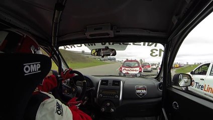 Reflexe de fou pour eviter un crash pendant une course