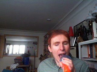 Wiwi égratigne "what's the pressure" de Laura Tesoro