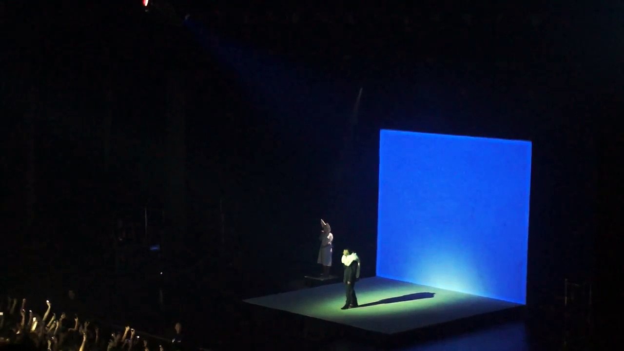 Sia - Breathe Me (Crocus City Hall. Moscow, 04 Aug 2016)