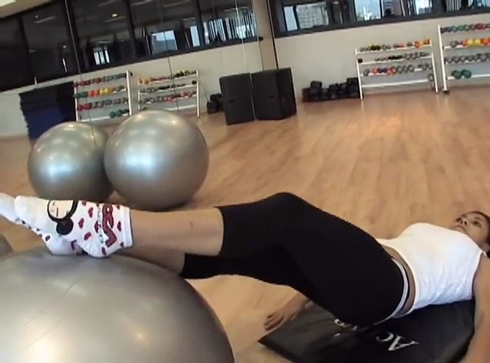 Aula de pilates no chão