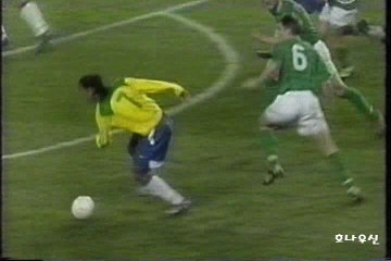 2004 Away Ronaldinho vs Ireland