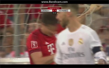 WATCH Robert Lewandowski miss open goal