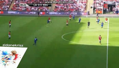 Télécharger la video: Manchester United 1st Big Chance - Leicester City vs Manchester United - FA Community Shield - 07/08/2016