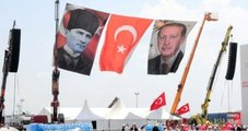Yenikapı'da Cumhuriyet Mitinglerinin Simgesi Kalpaklı Atatürk Posteri Asıldı